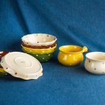 nên dùng bát đĩa bằng sứ hay nhựa melamine