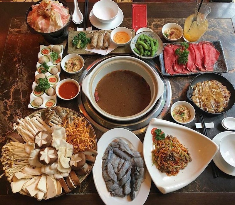 buffet lau bang chuyen 14 Nhà hàng lẩu băng chuyền Gyujin với đồ nhúng tươi sống