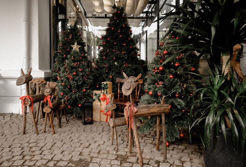 Trang trí noel quán cafe với bánh kẹo