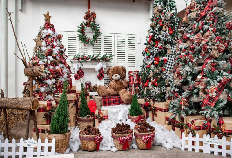 Trang trí noel cho quán cafe với ông già noel