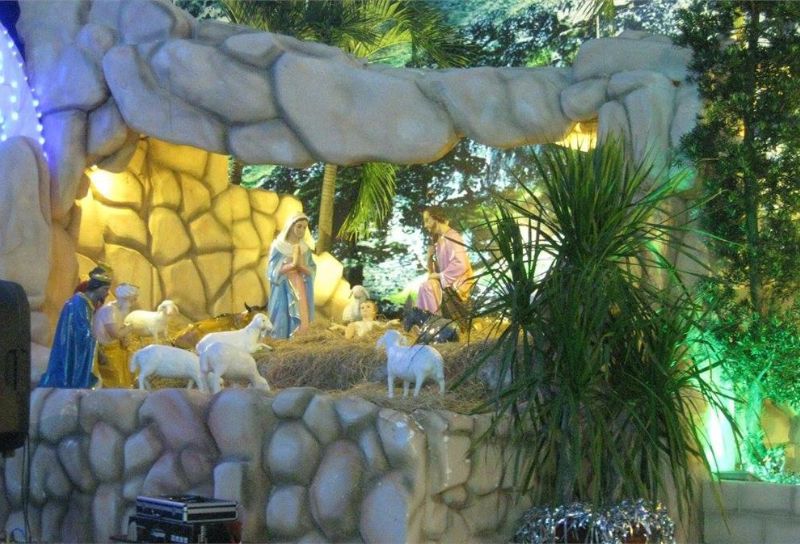 Trang trí Noel với hang đá